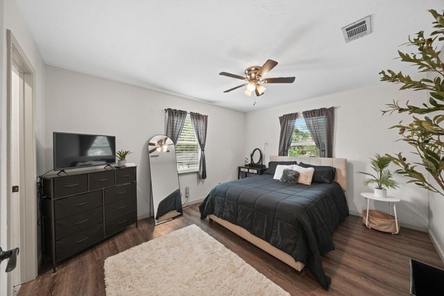 3802 Bayshore Drive, Bacliff, TX 77518