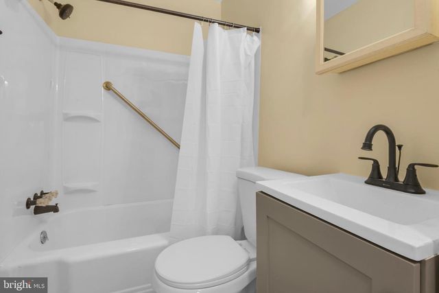 5025 ADDISON RD, Capitol Heights, MD 20743