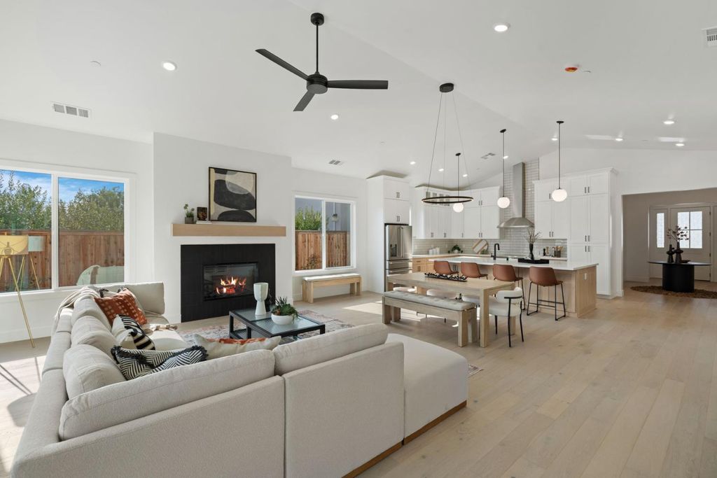 1510 Mission Ave, Carmichael, CA 95608