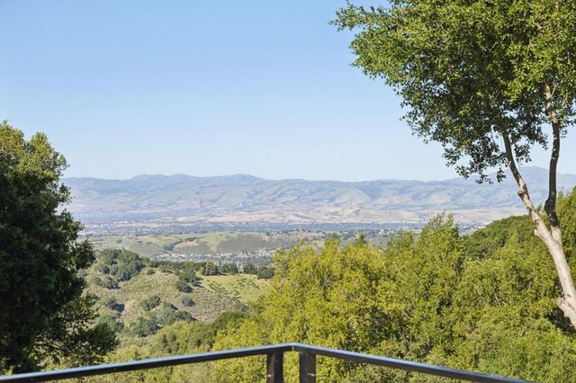 19751 Hicks Road, Los Gatos, CA 95032