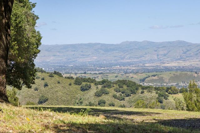 19751 Hicks Road, Los Gatos, CA 95032