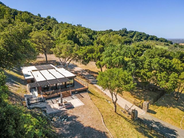 19751 Hicks Road, Los Gatos, CA 95032