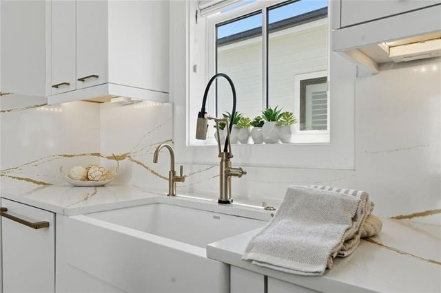 6725 Halcyon Way, Alpharetta, GA 30005