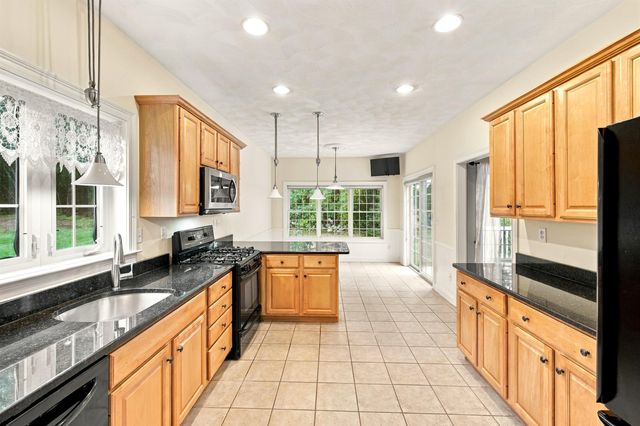 43 Sawgrass Circle, Londonderry, NH 03053