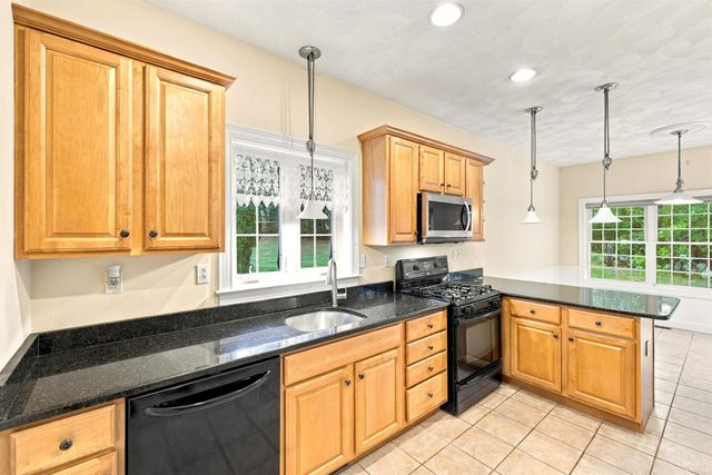 43 Sawgrass Circle, Londonderry, NH 03053