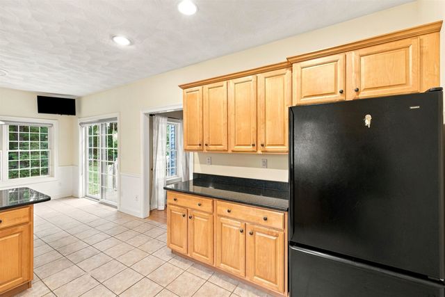 43 Sawgrass Circle, Londonderry, NH 03053