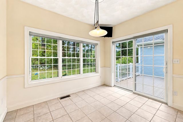 43 Sawgrass Circle, Londonderry, NH 03053