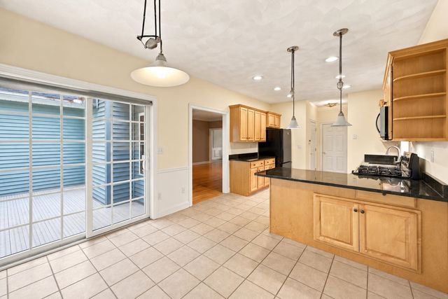 43 Sawgrass Circle, Londonderry, NH 03053