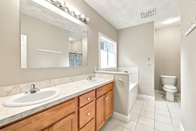 43 Sawgrass Circle, Londonderry, NH 03053