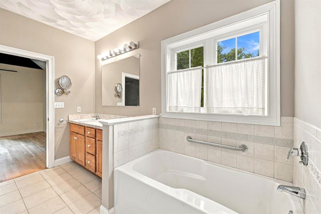 43 Sawgrass Circle, Londonderry, NH 03053