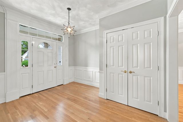 43 Sawgrass Circle, Londonderry, NH 03053
