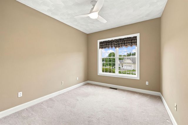 43 Sawgrass Circle, Londonderry, NH 03053