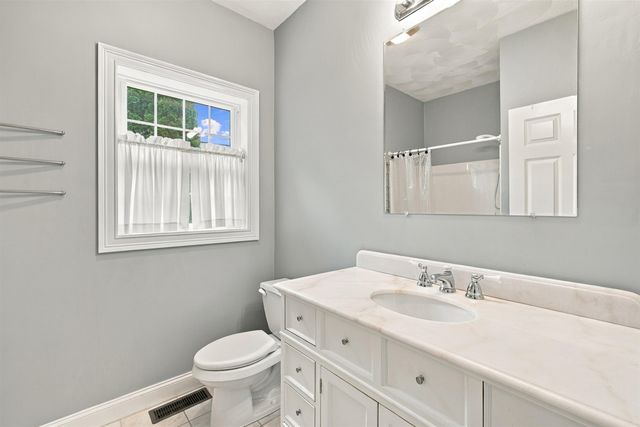43 Sawgrass Circle, Londonderry, NH 03053