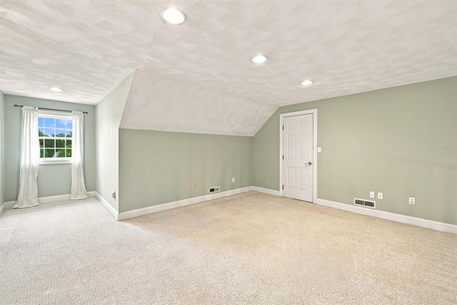 43 Sawgrass Circle, Londonderry, NH 03053