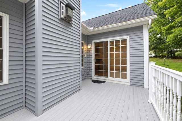 43 Sawgrass Circle, Londonderry, NH 03053