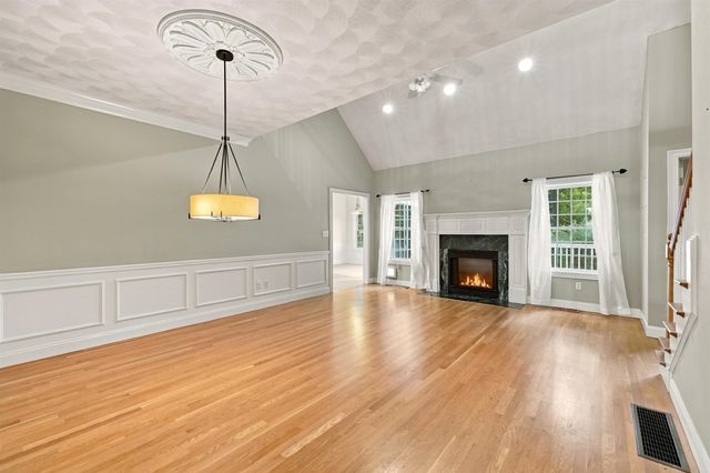 43 Sawgrass Circle, Londonderry, NH 03053