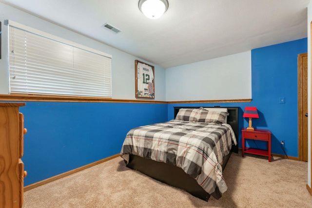 2114 Somerset COURT, Waukesha, WI 53186
