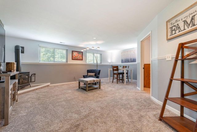 2114 Somerset COURT, Waukesha, WI 53186