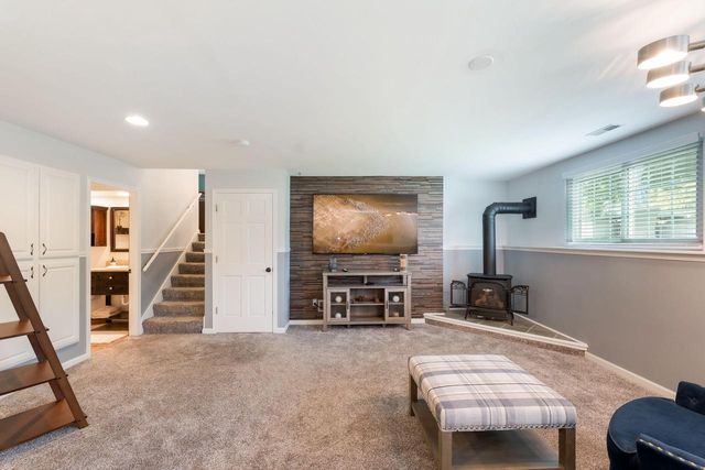2114 Somerset COURT, Waukesha, WI 53186