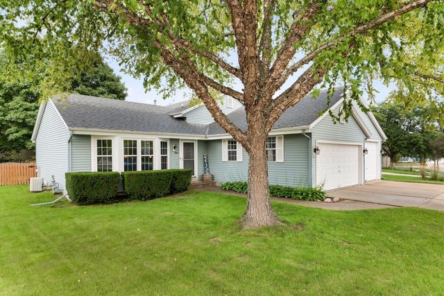 2114 Somerset COURT, Waukesha, WI 53186