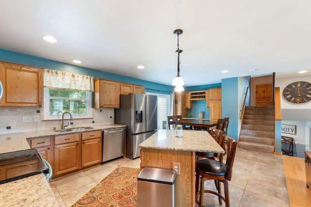 2114 Somerset COURT, Waukesha, WI 53186