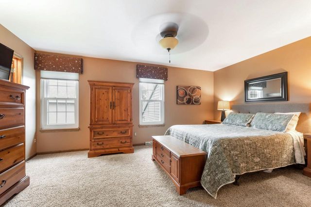 2114 Somerset COURT, Waukesha, WI 53186