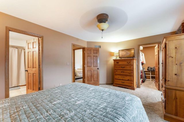 2114 Somerset COURT, Waukesha, WI 53186