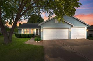 2114 Somerset COURT, Waukesha, WI 53186