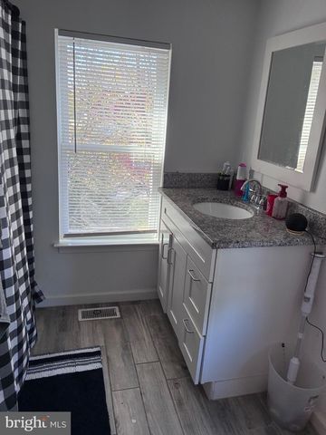 1 ELIZABETH ST, Bordentown, NJ 08505