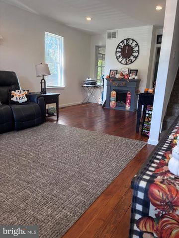 1 ELIZABETH ST, Bordentown, NJ 08505