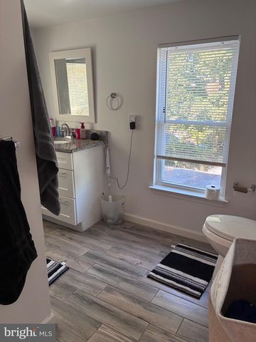 1 ELIZABETH ST, Bordentown, NJ 08505