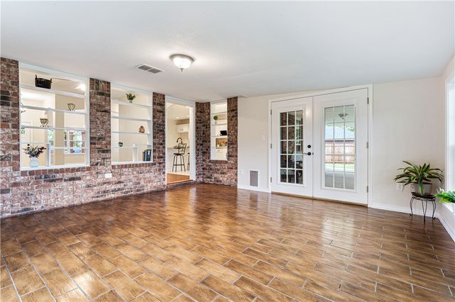 468 Sunset Lane, Siloam Springs, AR 72761