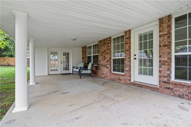 468 Sunset Lane, Siloam Springs, AR 72761