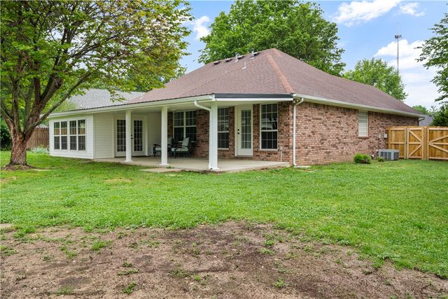 468 Sunset Lane, Siloam Springs, AR 72761