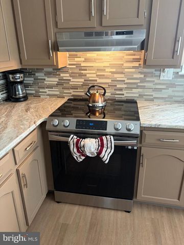 92 KNOLLWOOD DR, Woodbury, NJ 08096