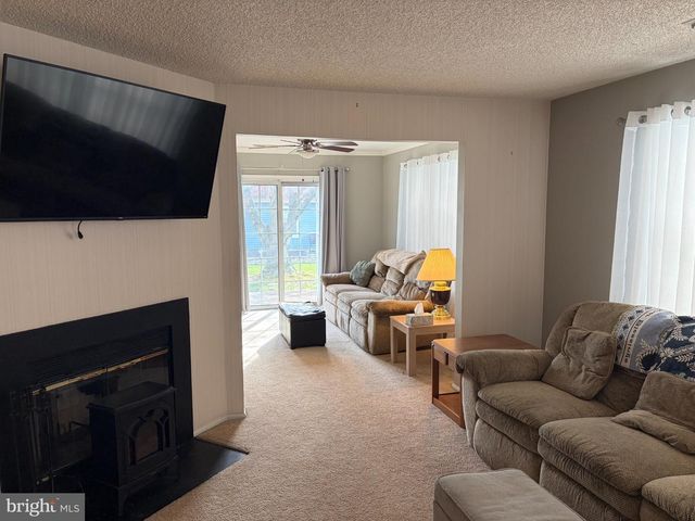 92 KNOLLWOOD DR, Woodbury, NJ 08096