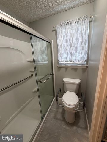 92 KNOLLWOOD DR, Woodbury, NJ 08096
