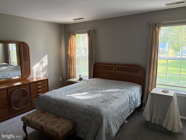 92 KNOLLWOOD DR, Woodbury, NJ 08096