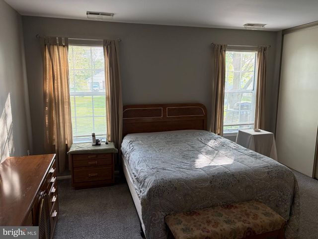 92 KNOLLWOOD DR, Woodbury, NJ 08096