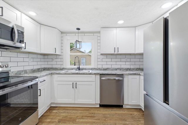 4 Chigger Ridge LN, Rocky Mount, VA 24151