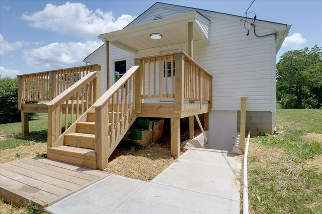 4 Chigger Ridge LN, Rocky Mount, VA 24151