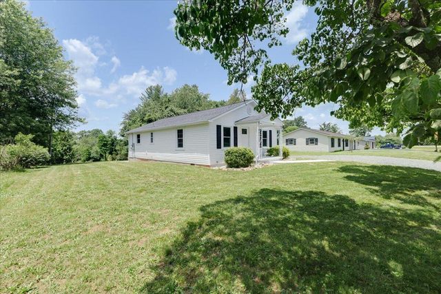 4 Chigger Ridge LN, Rocky Mount, VA 24151