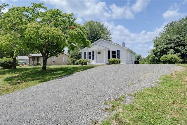 4 Chigger Ridge LN, Rocky Mount, VA 24151