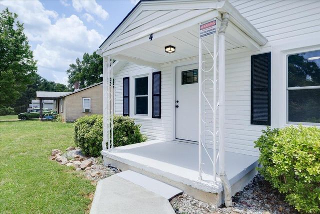 4 Chigger Ridge LN, Rocky Mount, VA 24151