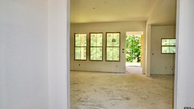 24062 Sun Ridge Rd., Lindale, TX 75771