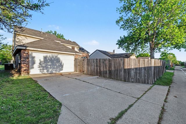 2080 Briarcliff Road, Lewisville, TX 75067