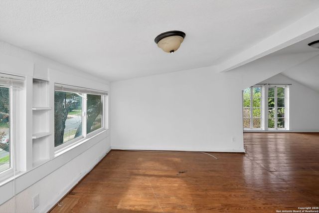 325 jennings, San Antonio, TX 78225