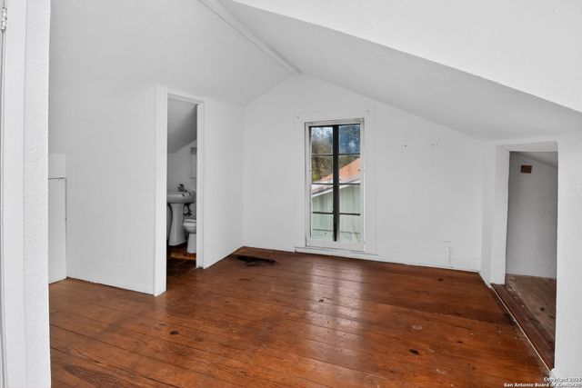 325 jennings, San Antonio, TX 78225