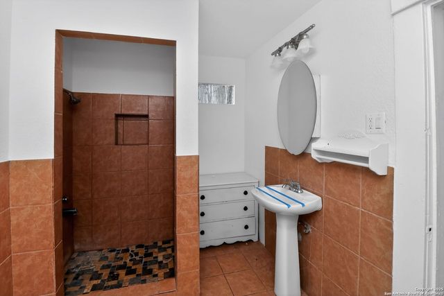 325 jennings, San Antonio, TX 78225