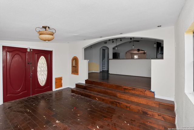 325 jennings, San Antonio, TX 78225